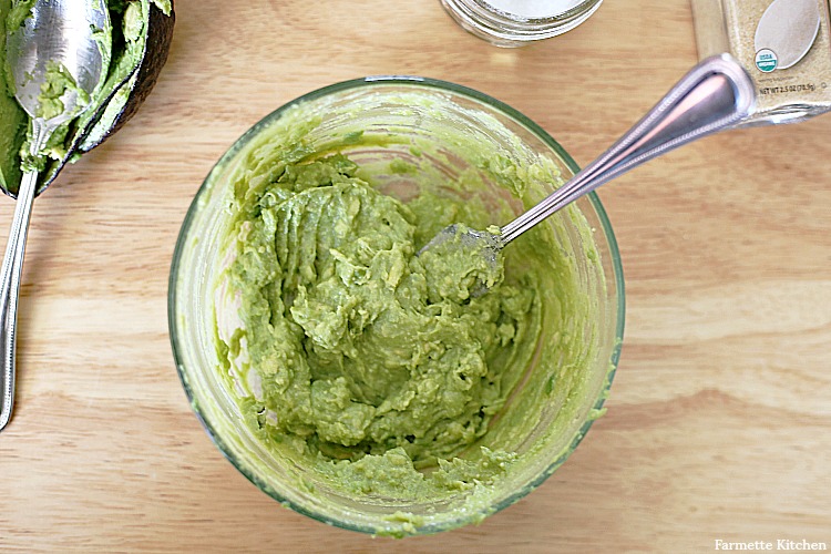 guacamole in a bowl