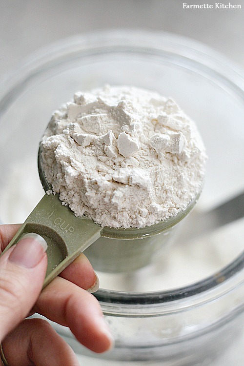 https://farmettekitchen.com/wp-content/uploads/2020/12/measuring-flour.jpg